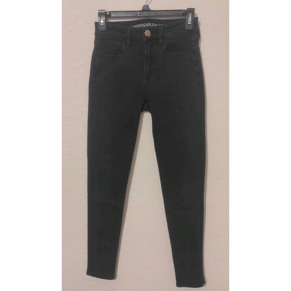 American Eagle Outfitters Women's Black High Rise Straight Leg Jeans. Size 2